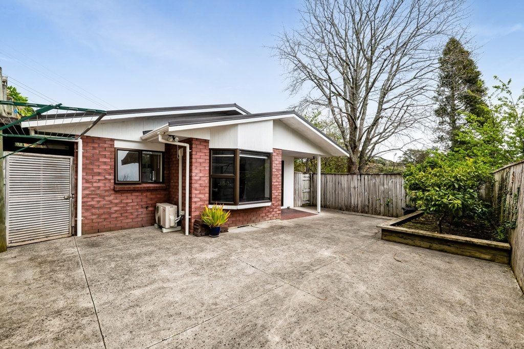 10 Clawton Street, Westown, New Plymouth - Carousel 1