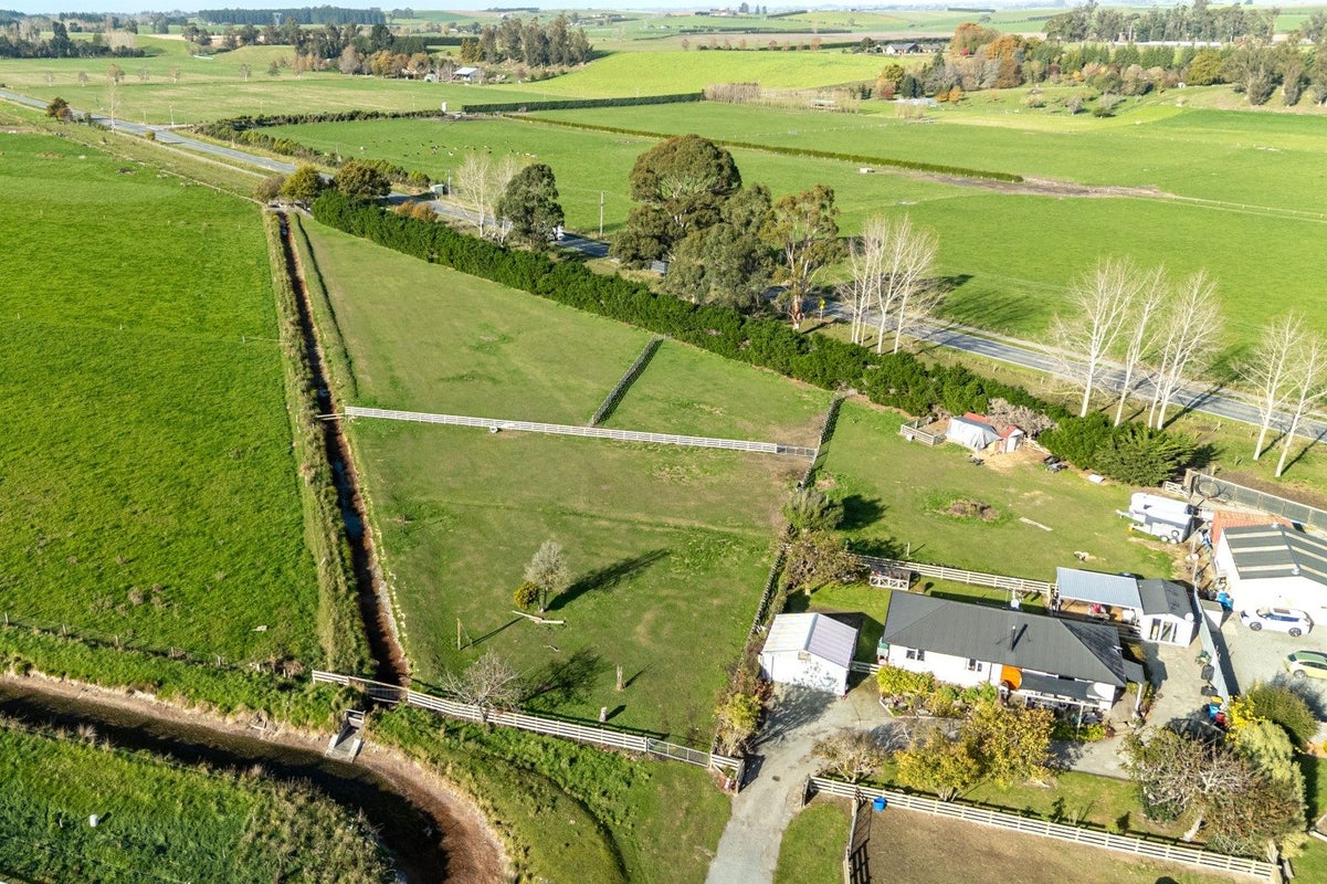 871 Arowhenua Road, Kerrytown - Carousel 16