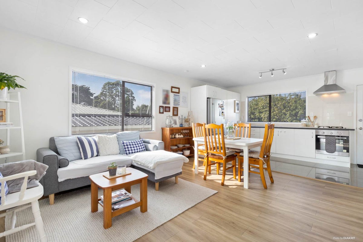2/35 Russell Road, Manurewa, Auckland - Carousel 1
