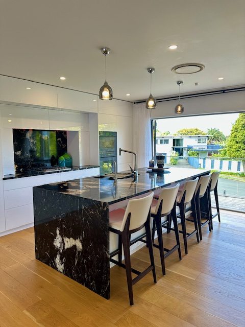 1 Manaia Place, Mairangi Bay, Auckland - Carousel 2