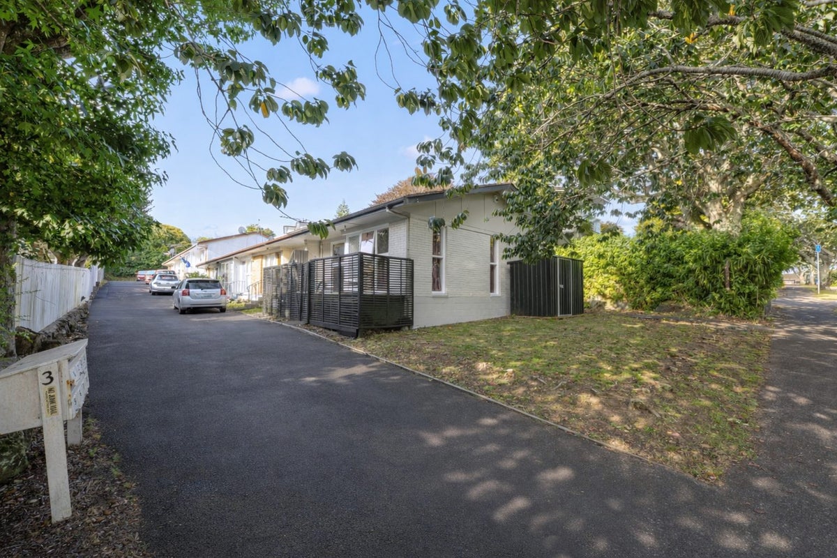 1/3 Fairview Road, Mount Eden, Auckland - Carousel 1