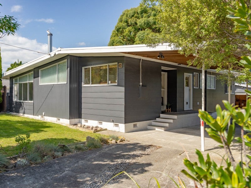 23 Bethune Street, Featherston - Carousel 1