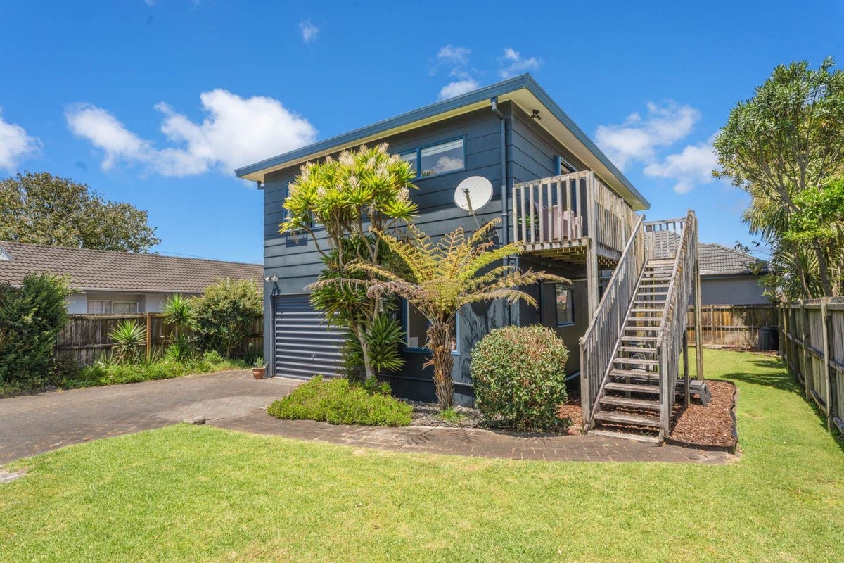 2/35 Grotto Street, Te Papapa, Auckland - Carousel 2