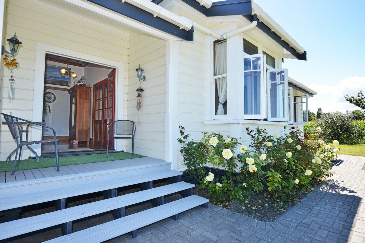 17 Cemetery Road, Gisborne - Carousel 2