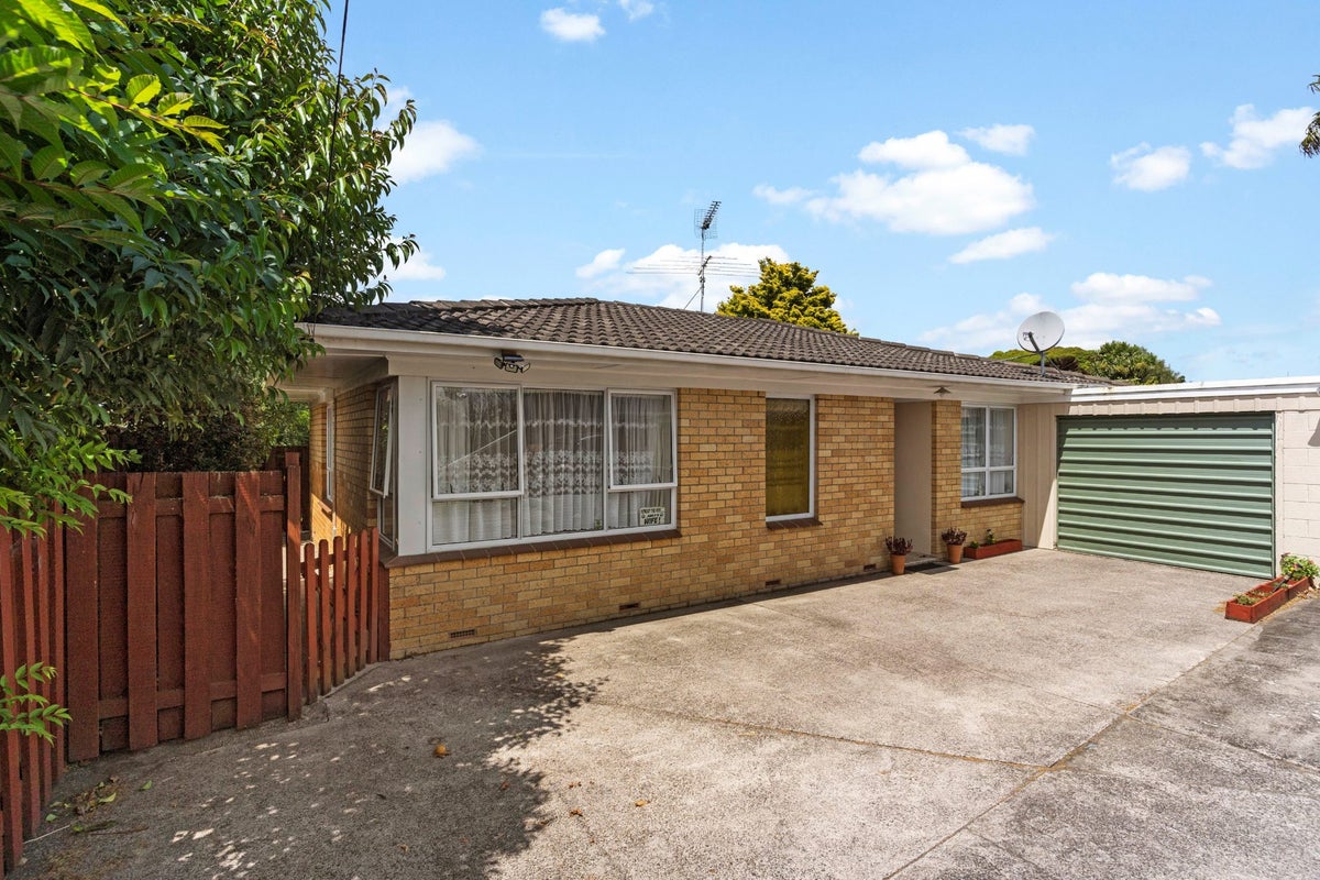 2/4 Scott Street, Moturoa, New Plymouth - Carousel 2