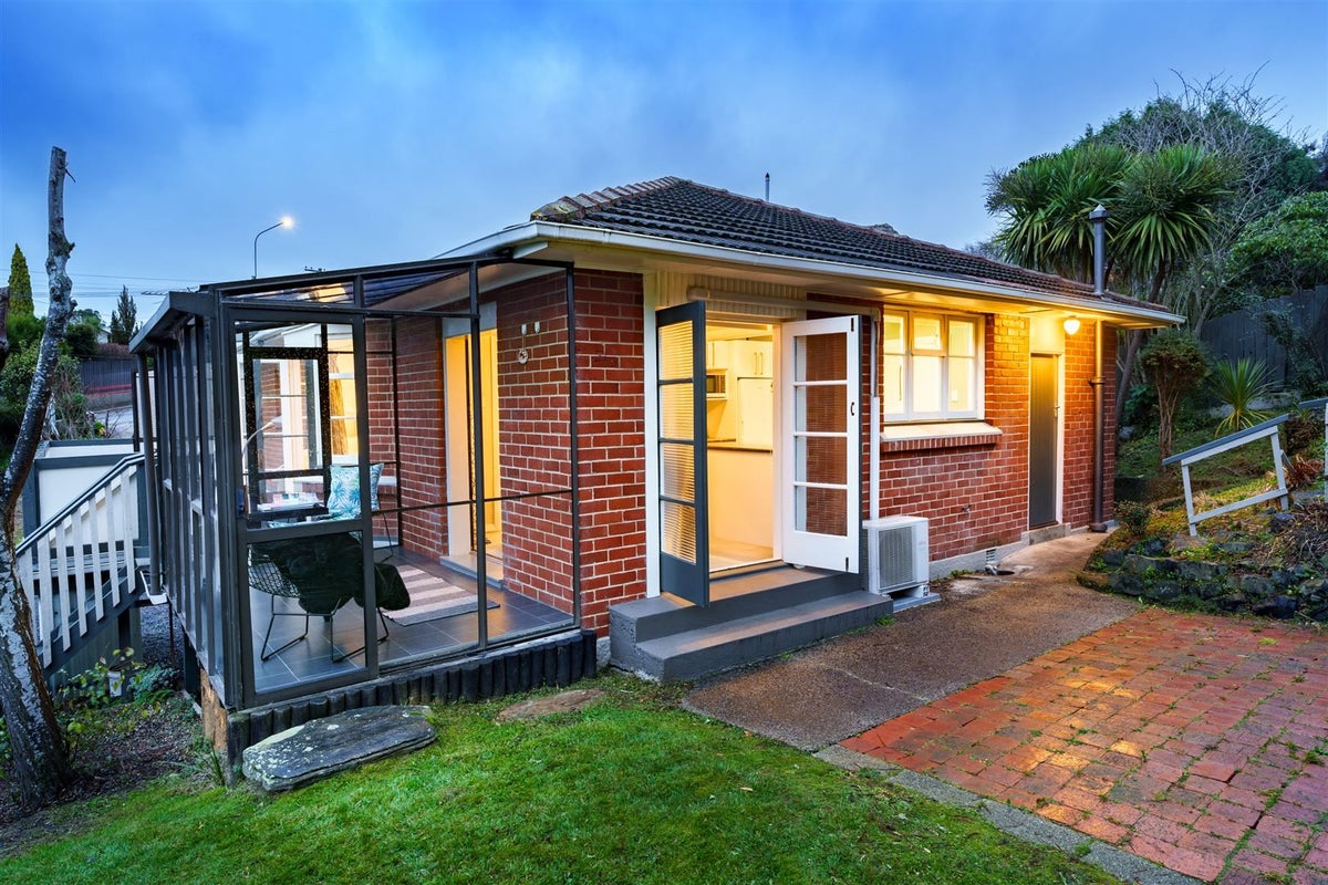 6 Middleton Road, Kew, Dunedin - Carousel 1