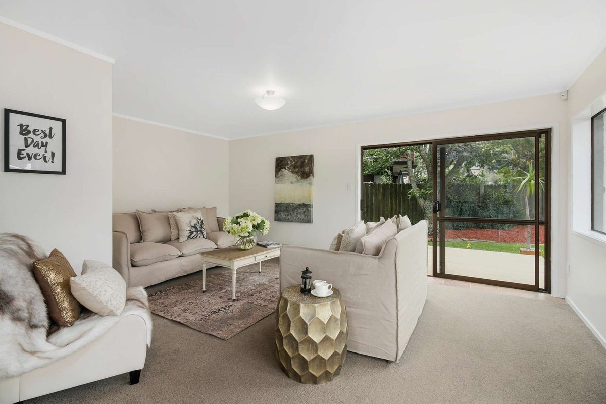 2/20 Vivian Wilson Drive, Eastern Beach, Auckland - Carousel 1