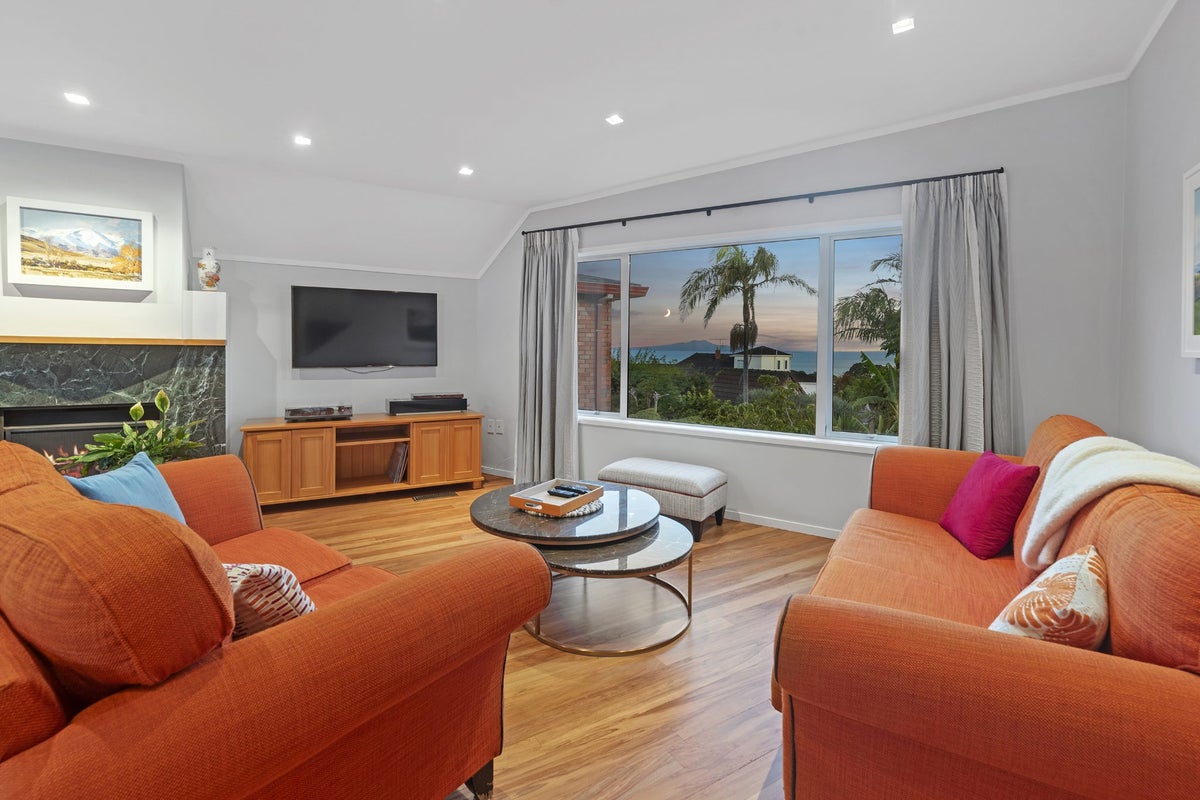 12 Oban Road, Browns Bay, Auckland - Carousel 2
