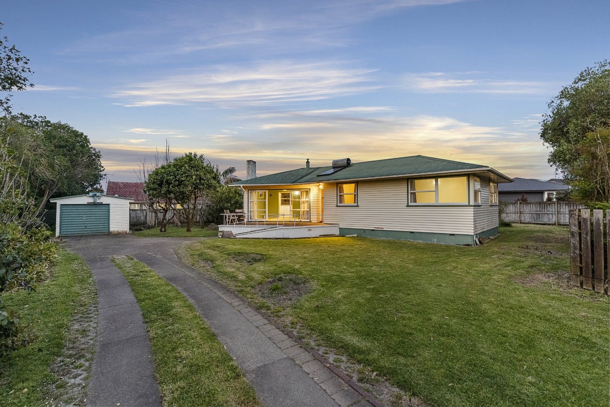 7 Oberon Place, Avondale, Auckland - Carousel 1