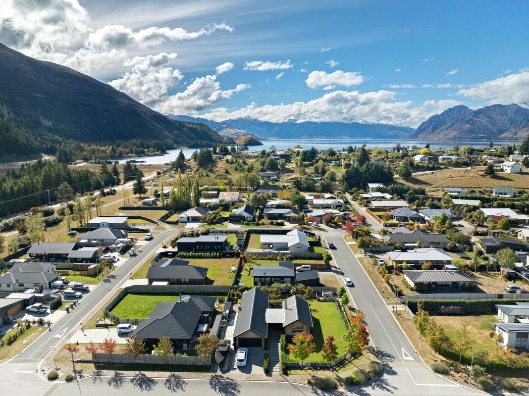 1 Hewson Crescent, Wanaka - Carousel 23