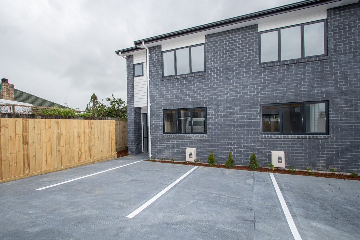 10/10 Charlemont Street, Whitiora, Hamilton - Carousel 1