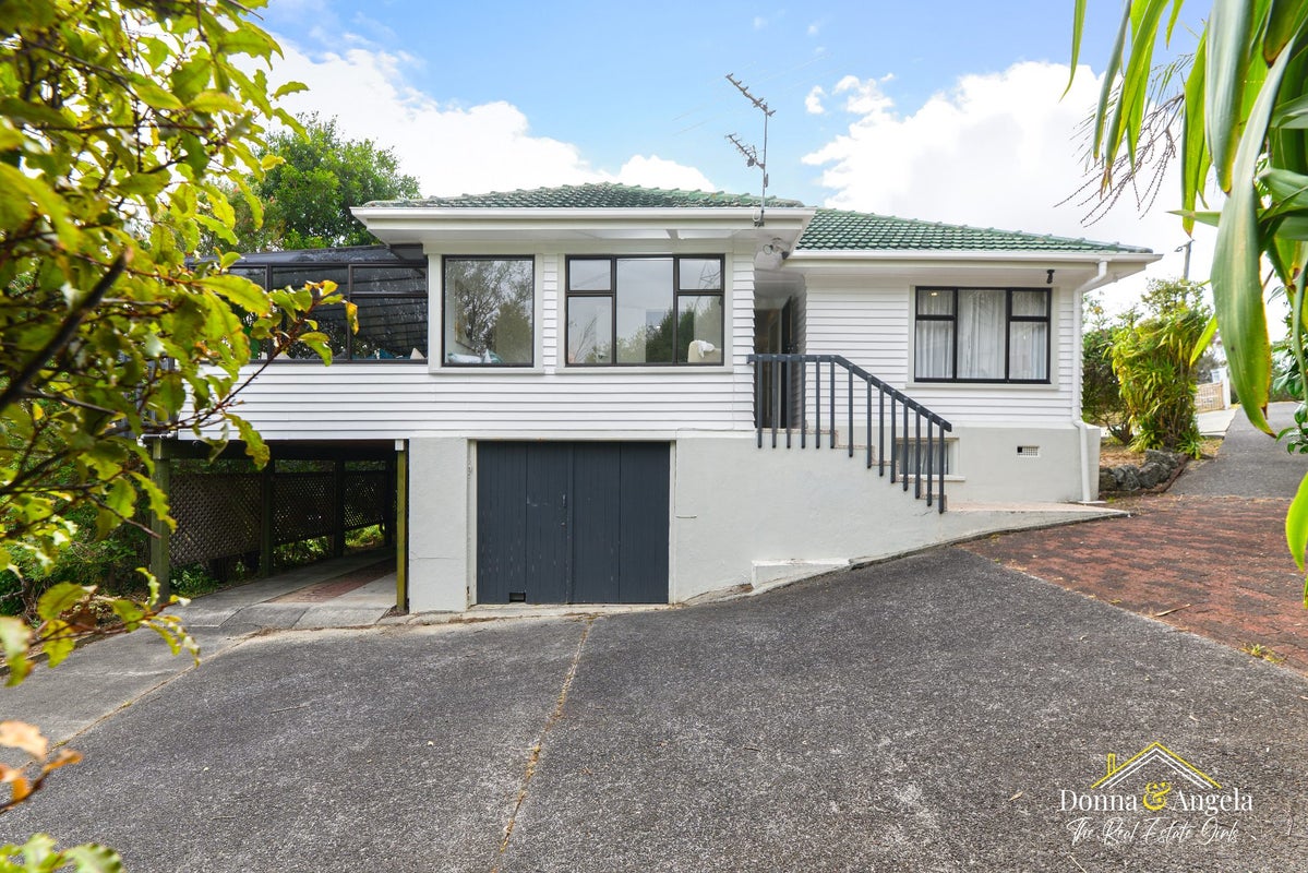 17 Cape Horn Road, Mount Roskill, Auckland - Carousel 1