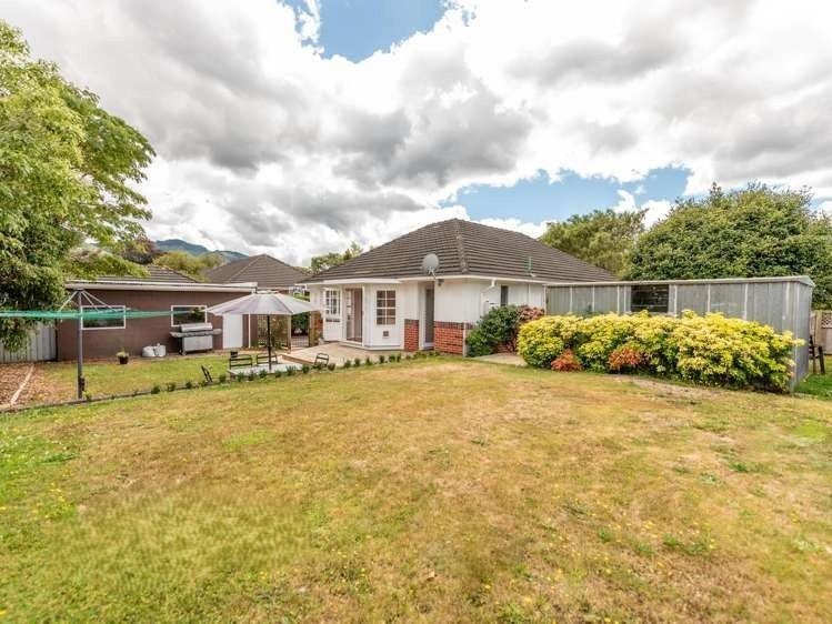 5 Iris Grove, Trentham, Upper Hutt - Carousel 15