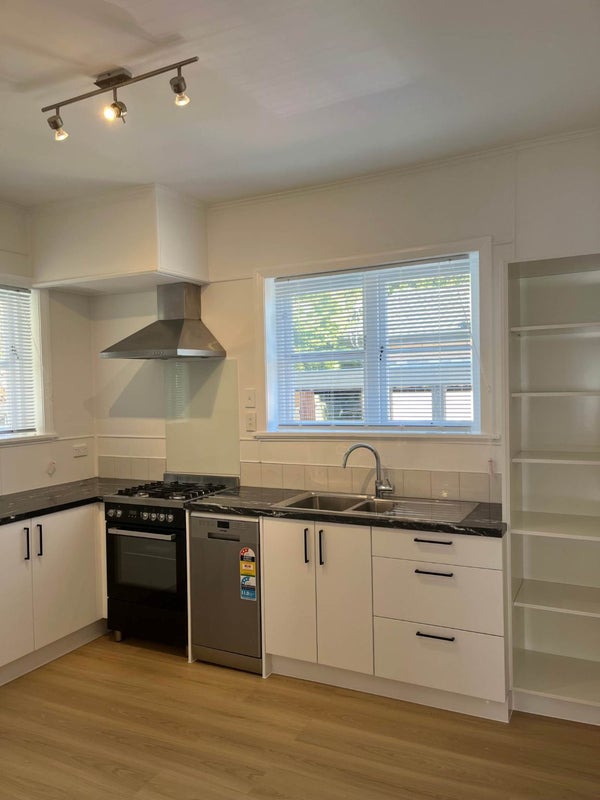42 Willcott Street, Mount Albert, Auckland - Carousel 2