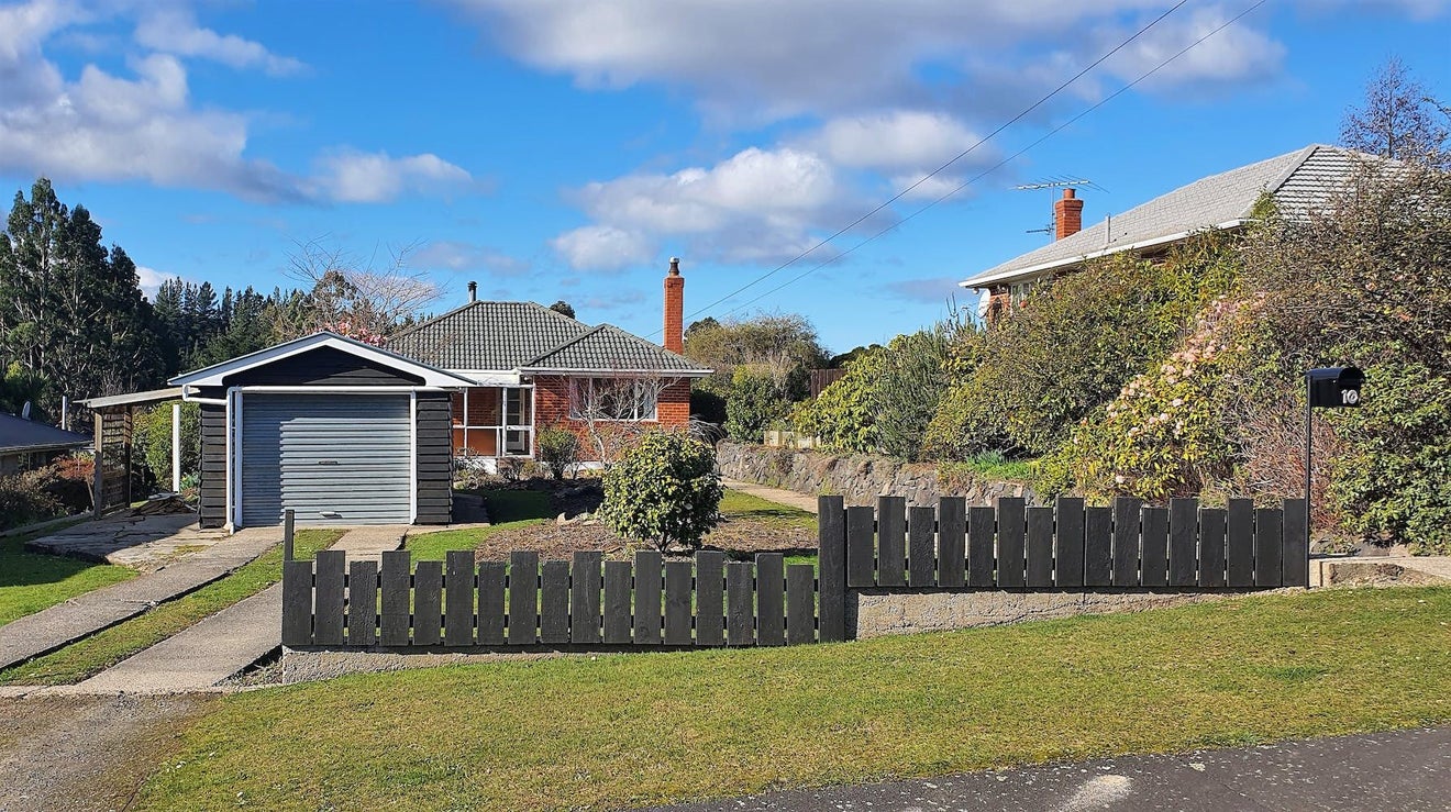 10 Flower Street, Fairfield, Dunedin - Carousel 1