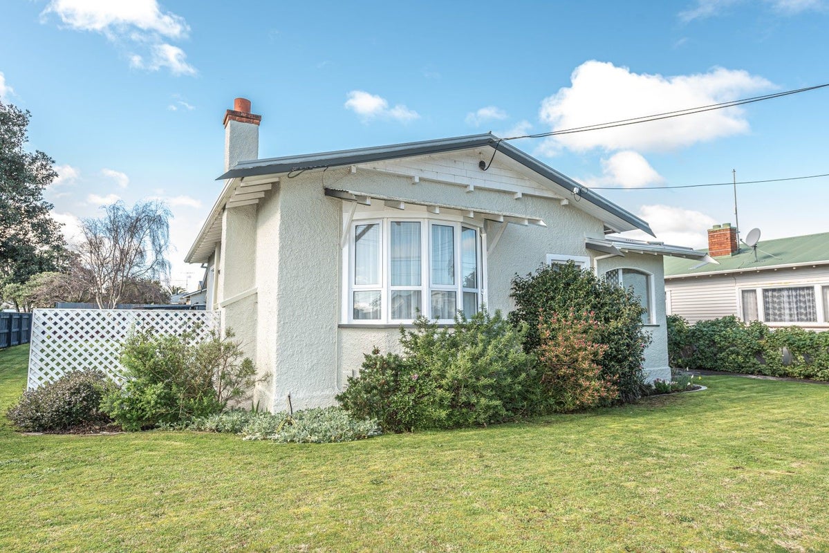 4 Muir Street, Gonville, Whanganui - Carousel 2