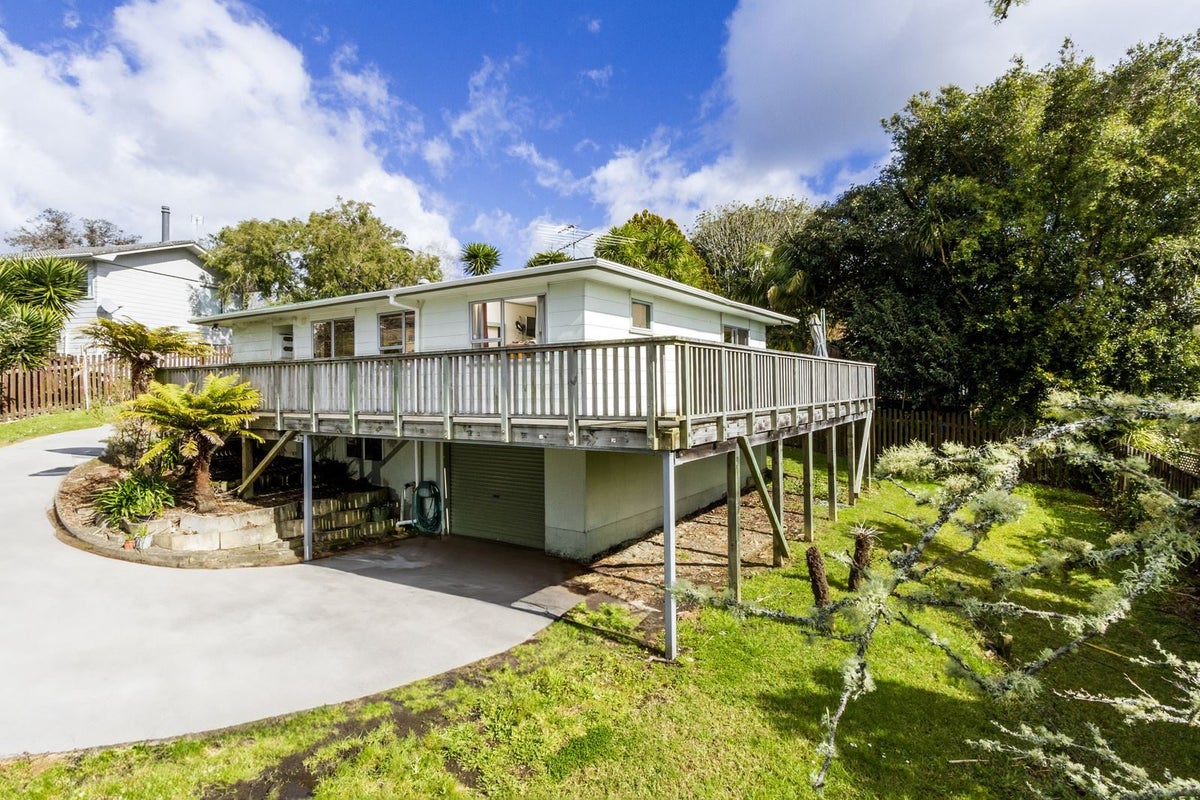 41 Bayview Road, Bayview, Auckland - Carousel 16