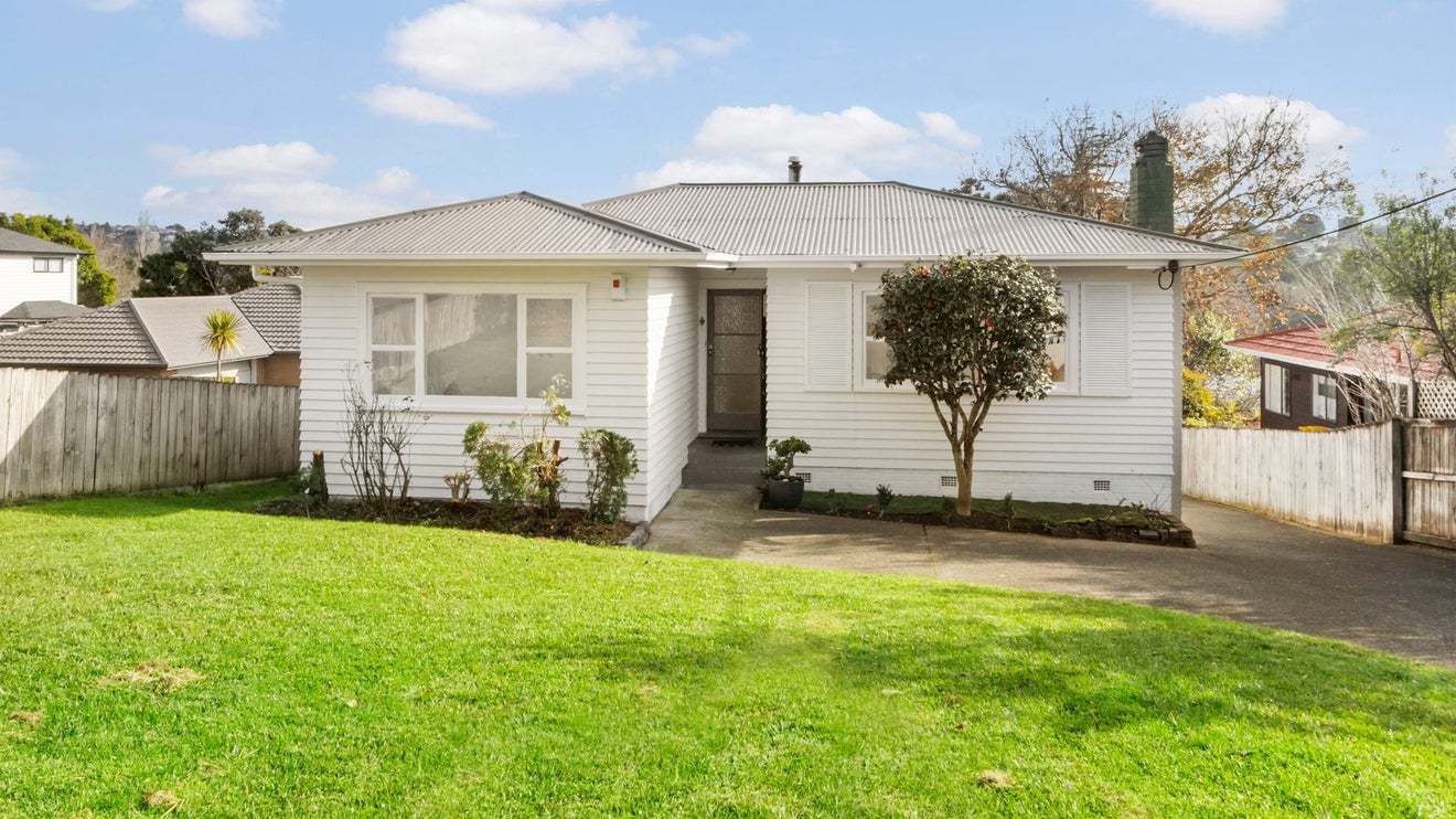 9 Barron Drive, Green Bay, Auckland - Carousel 1