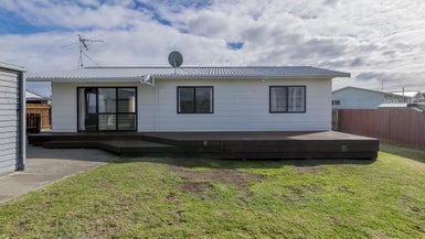 9 Colenso Place, Otaki Beach, Otaki - Carousel 1