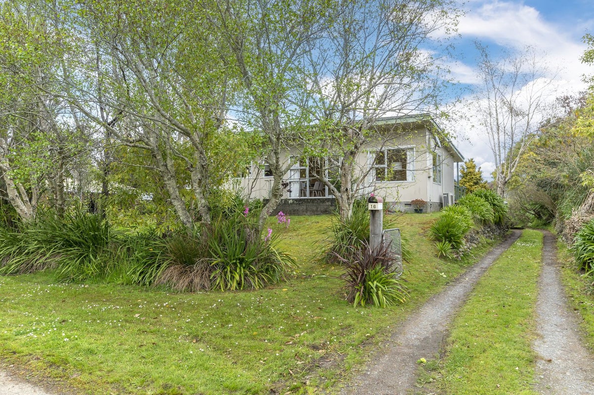 16 Kokako Road, Otaihanga, Paraparaumu - Carousel 1