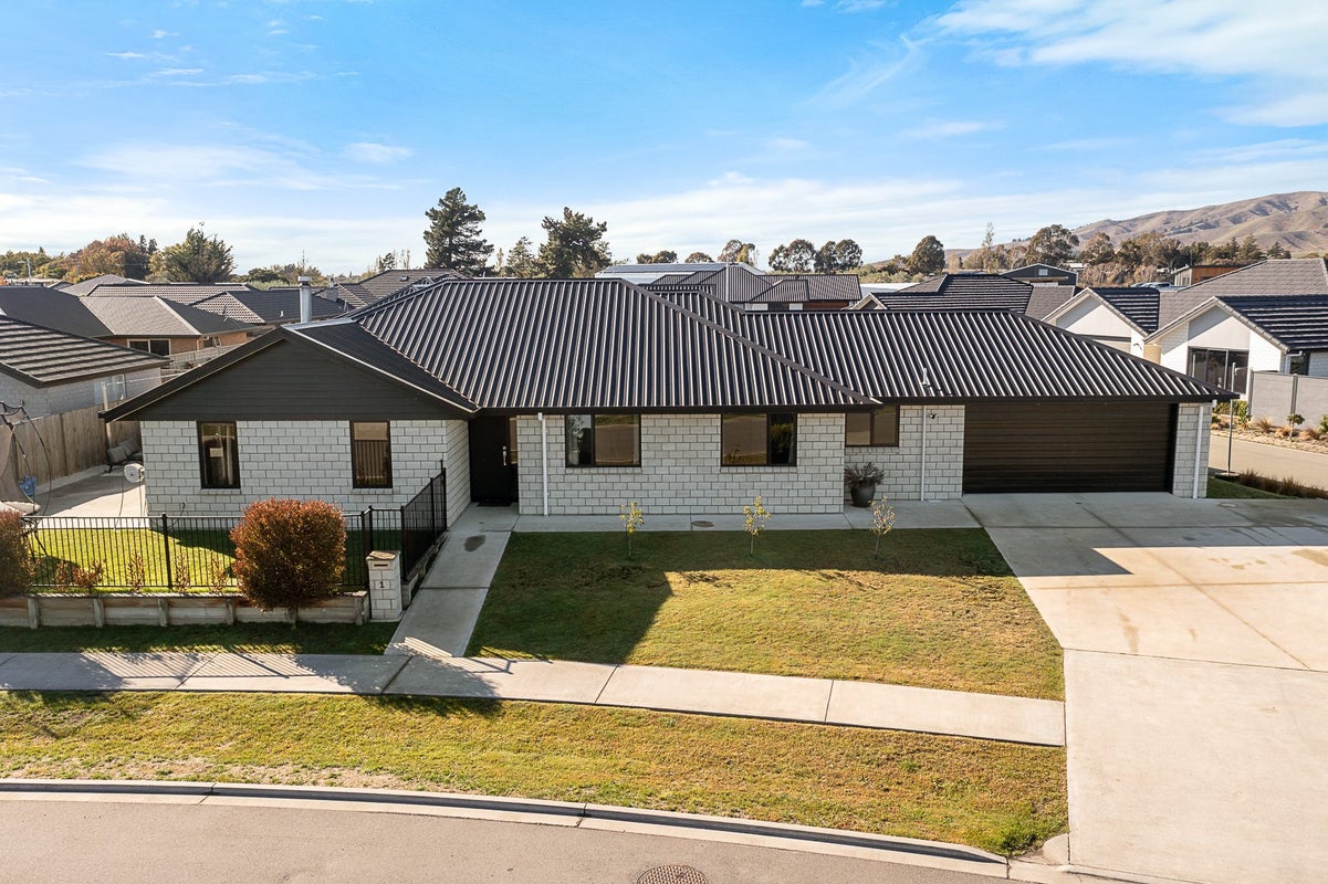 1 Hurricane WAY, Burleigh, blenheim - Carousel 1