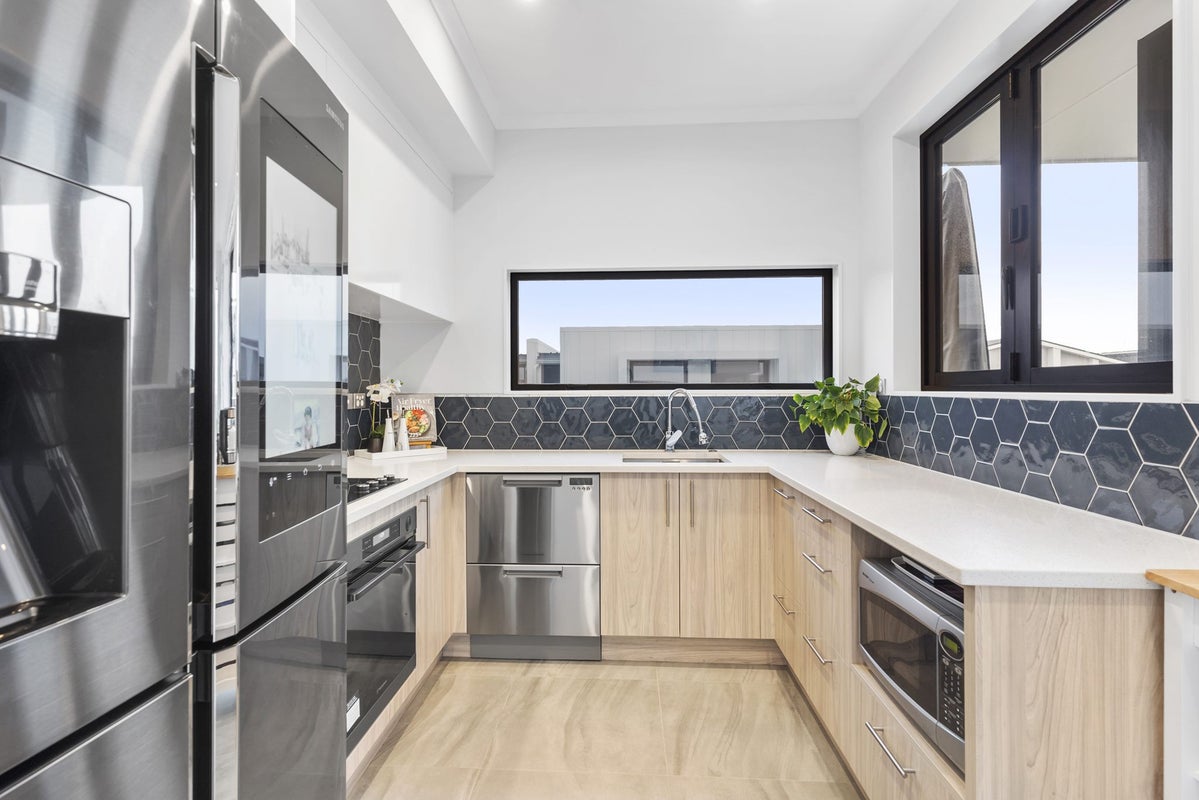 11 Kaiwawao Lane, Hobsonville, Auckland - Carousel 2