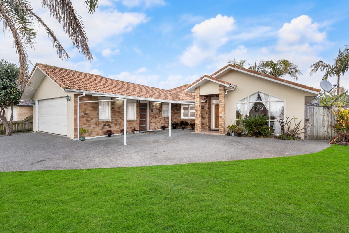 13 Tir Conaill Avenue, Flat Bush, Manukau City, Auckland - Carousel 1