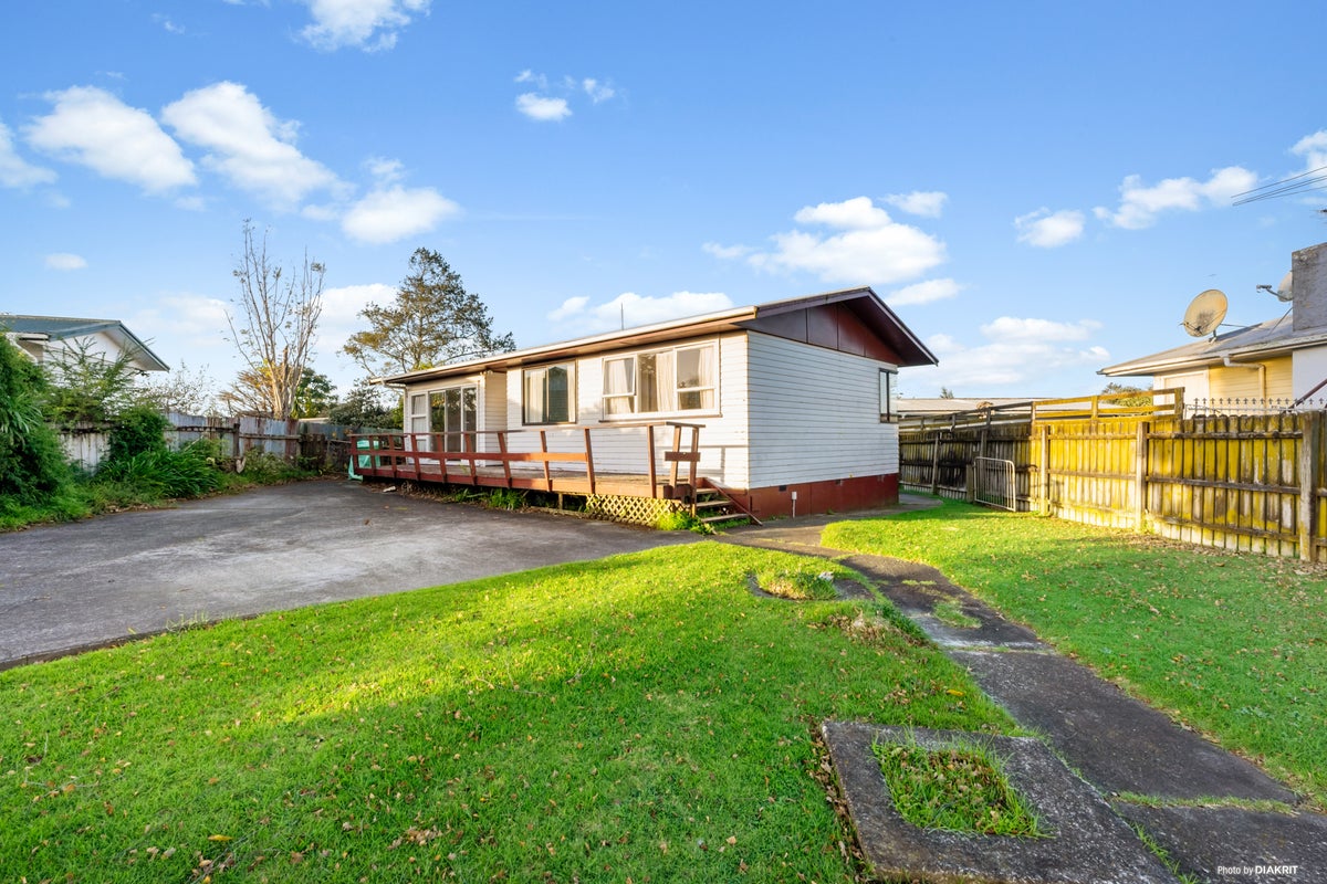 33 Tairere Crescent, Rosehill, Papakura - Carousel 2