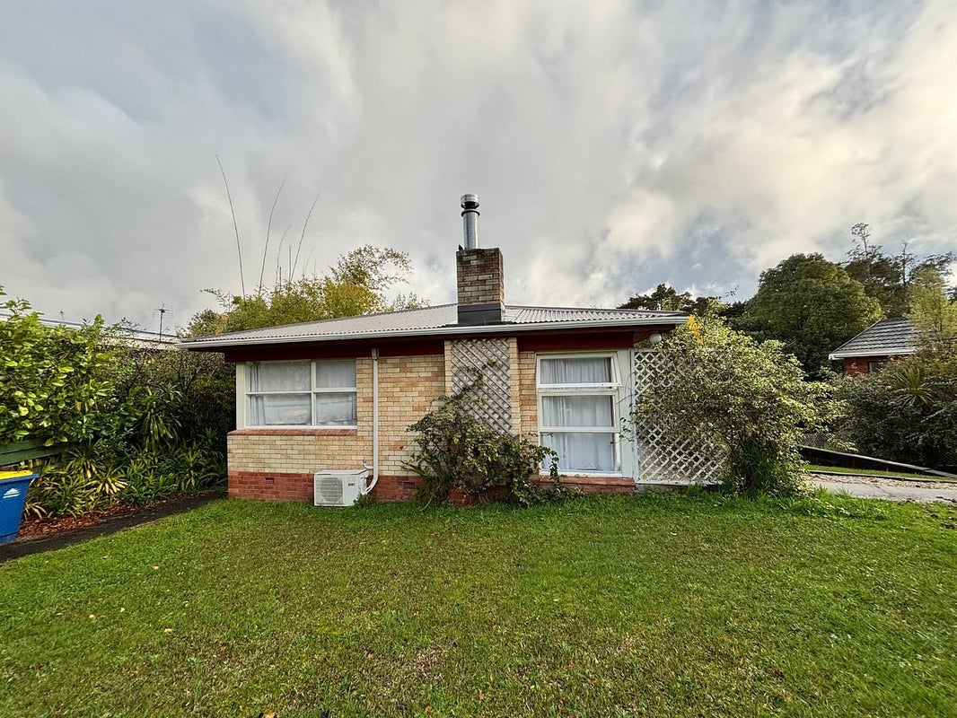 60 Lynden Avenue, Hillcrest, Auckland - Carousel 1