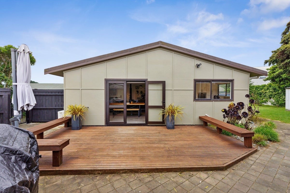 24 Norfolk Crescent, Otaki Beach, Otaki - Carousel 1