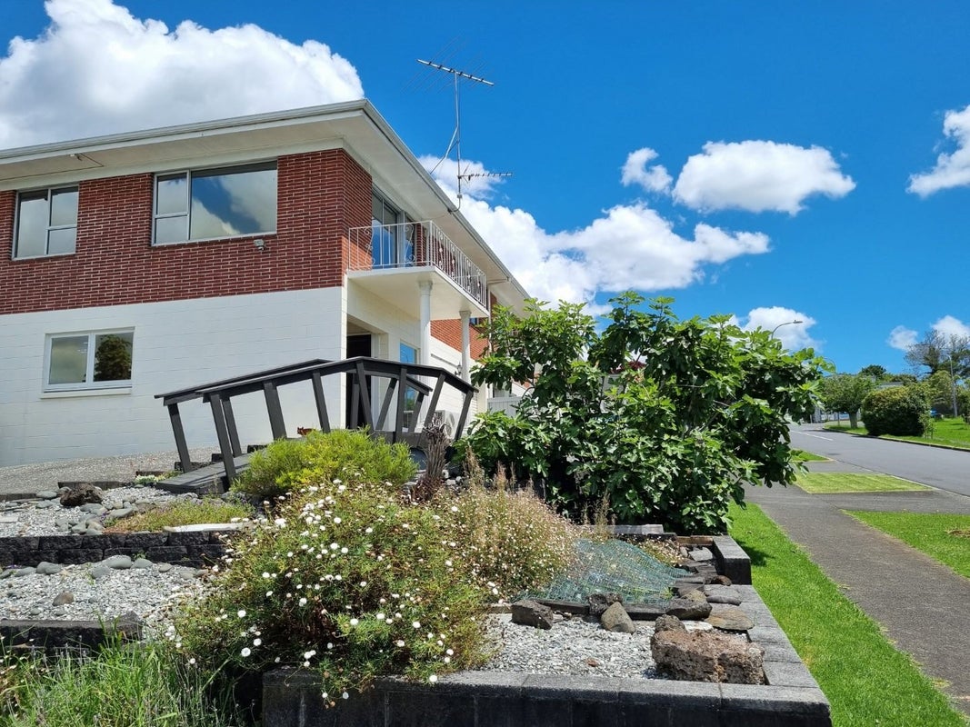 1/18 Marne Road, Sandringham, Auckland - Carousel 1