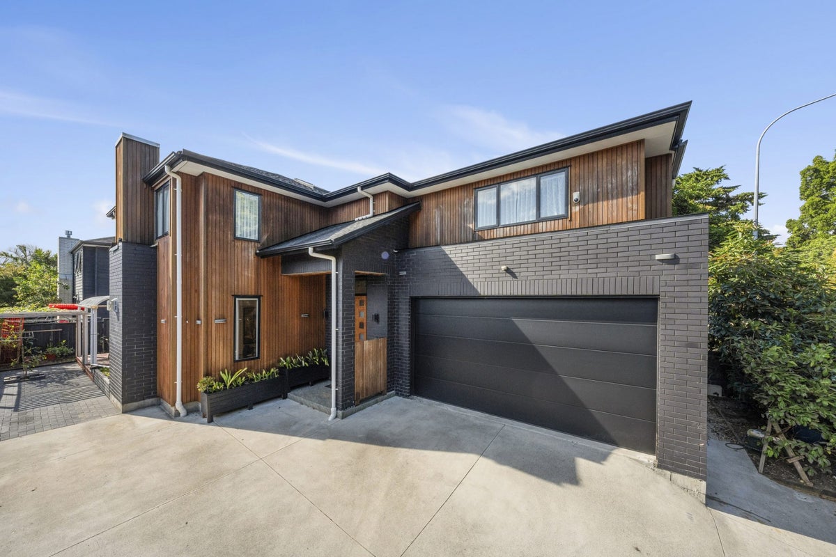 96 Gillies Avenue, Epsom, Auckland - Carousel 1