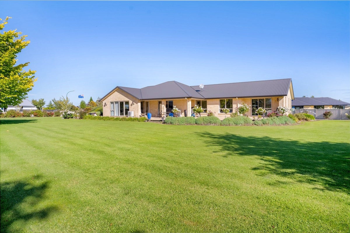 33 Longwood Drive, Winton, Winton - Carousel 1