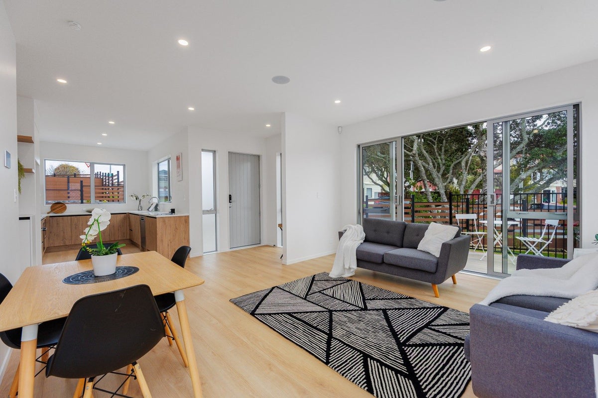 7 Sunrise Avenue, Murrays Bay, Auckland - Carousel 1