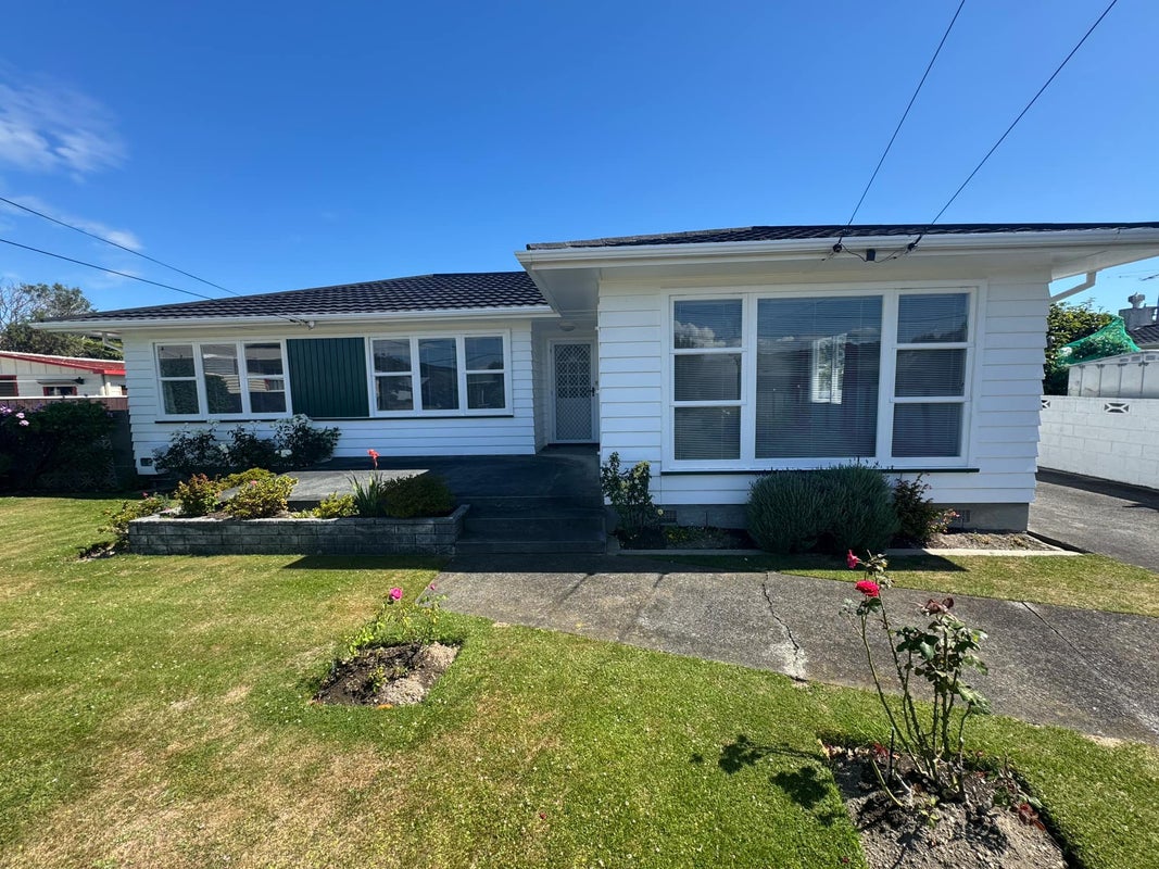 33 Rosebank Avenue, Avalon, Lower Hutt - Carousel 1
