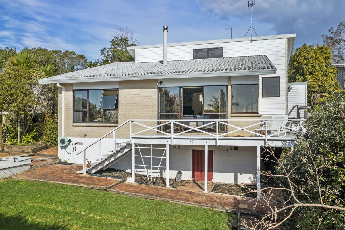 2/49 Carlisle Road, Torbay, Auckland - Carousel 1