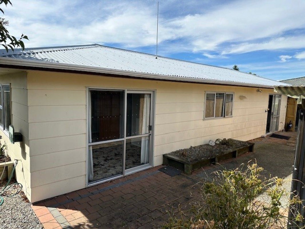16 Ellesmere Crescent, Highbury, Palmerston North - Carousel 1