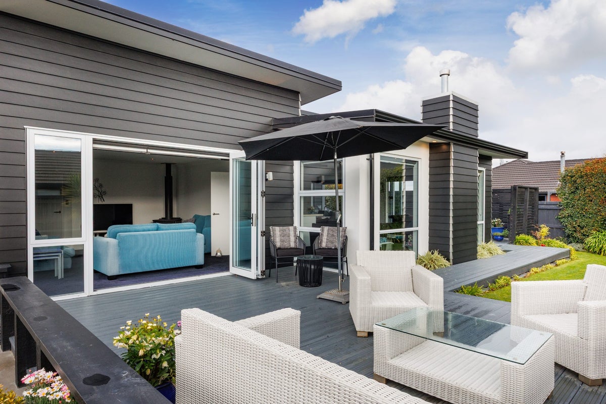 59 Liberty Grove, Kelvin Grove, Palmerston North - Carousel 2