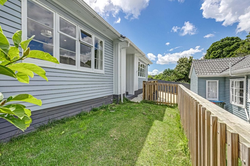 25A Torino Street, Point England, Auckland - Carousel 2