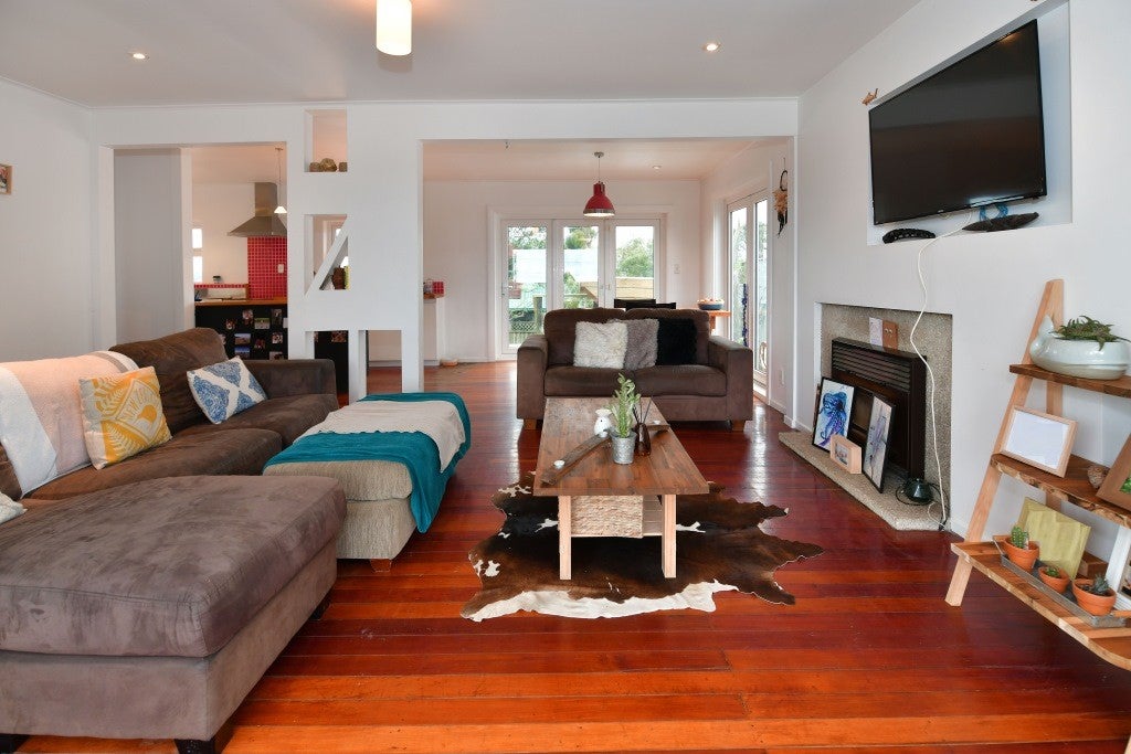 906 East Coast Road, Northcross, Auckland - Carousel 2