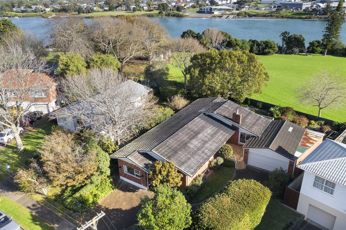 124 Tiraumea Drive, Pakuranga, Auckland - Carousel 21