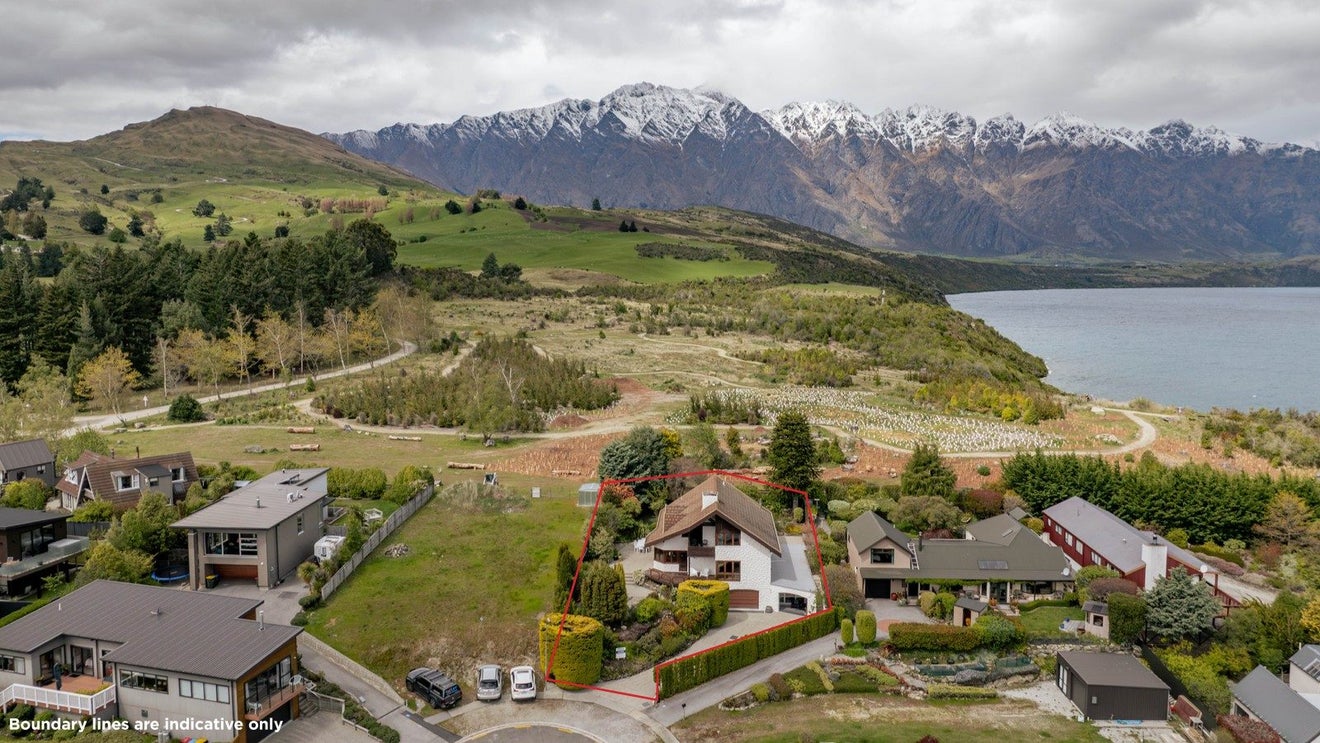 9 Cypress Court, Kelvin Heights, Queenstown - Carousel 1
