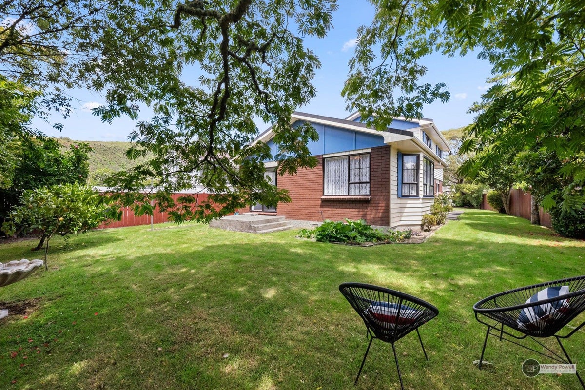 34 McEnroe Grove, Naenae, Lower Hutt - Carousel 1