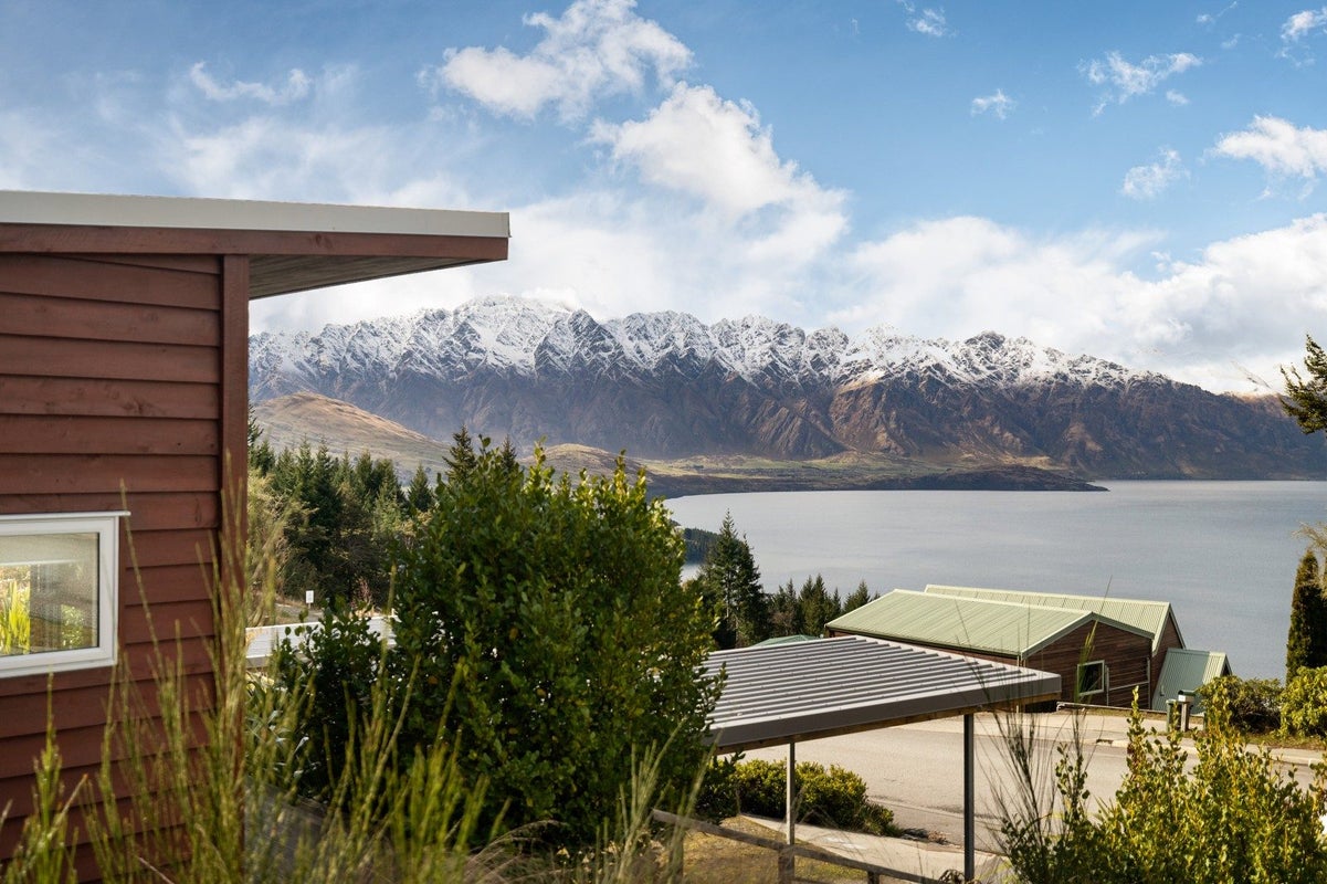 129A Wynyard Crescent, Fernhill, Queenstown - Carousel 2