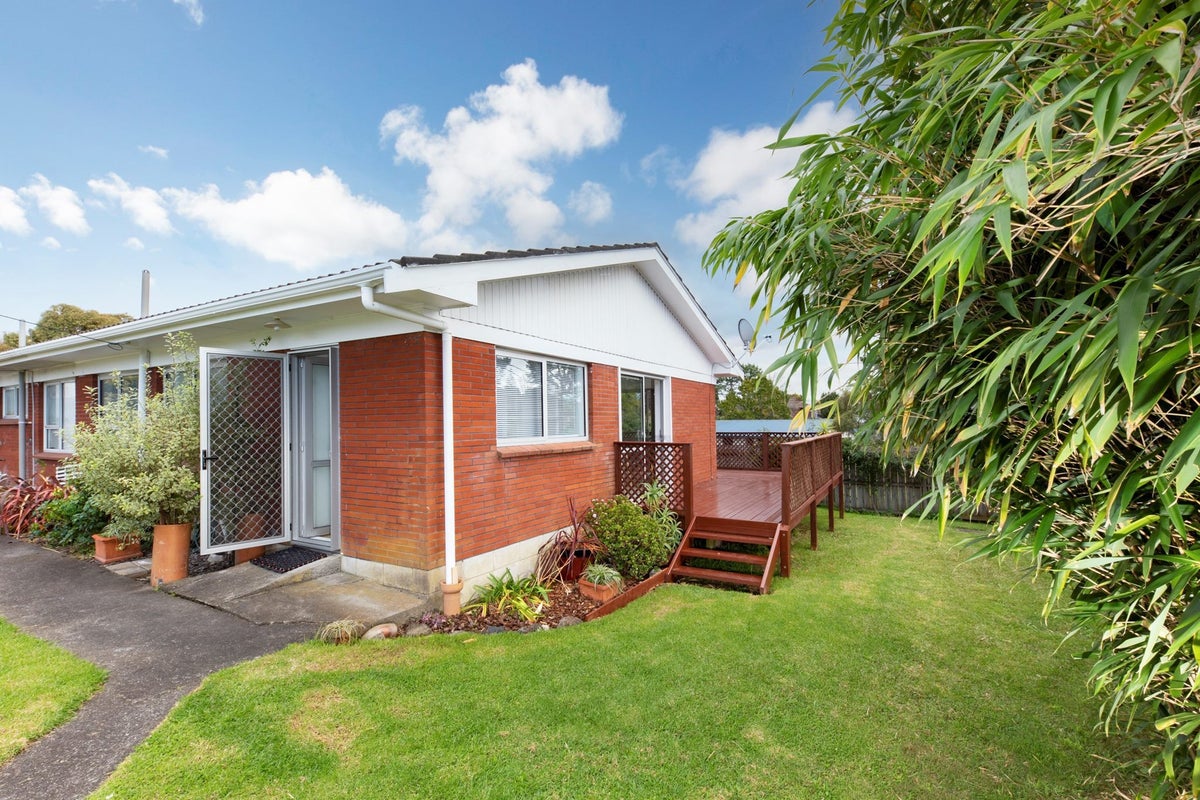 3/118 Lynwood Road, New Lynn, Auckland - Carousel 1