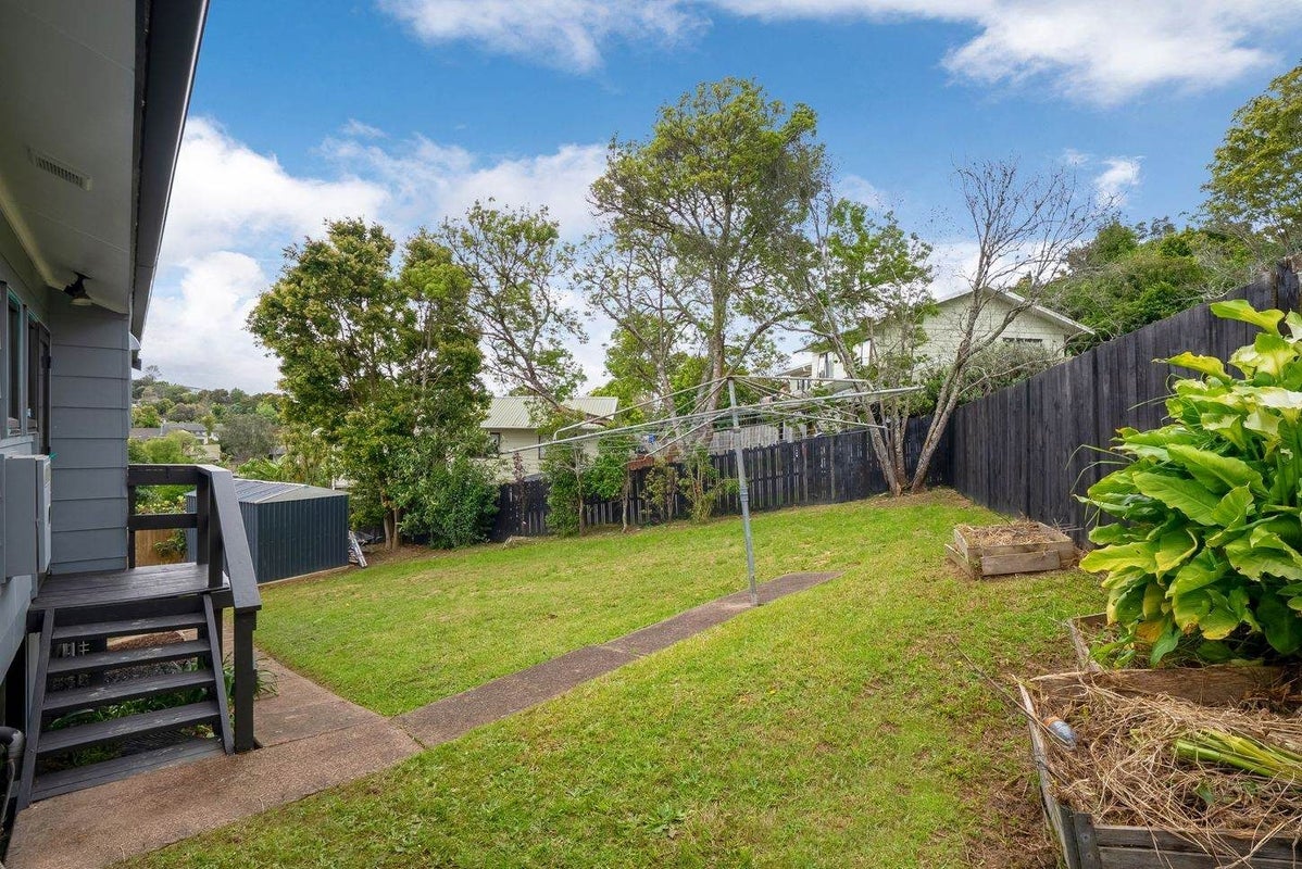 10 Eagleson Street, Northcross, Auckland - Carousel 21