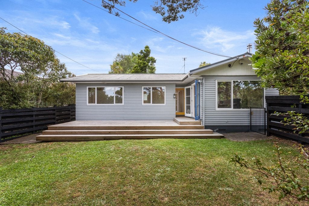 32 Konini Road, Titirangi, Auckland - Carousel 1