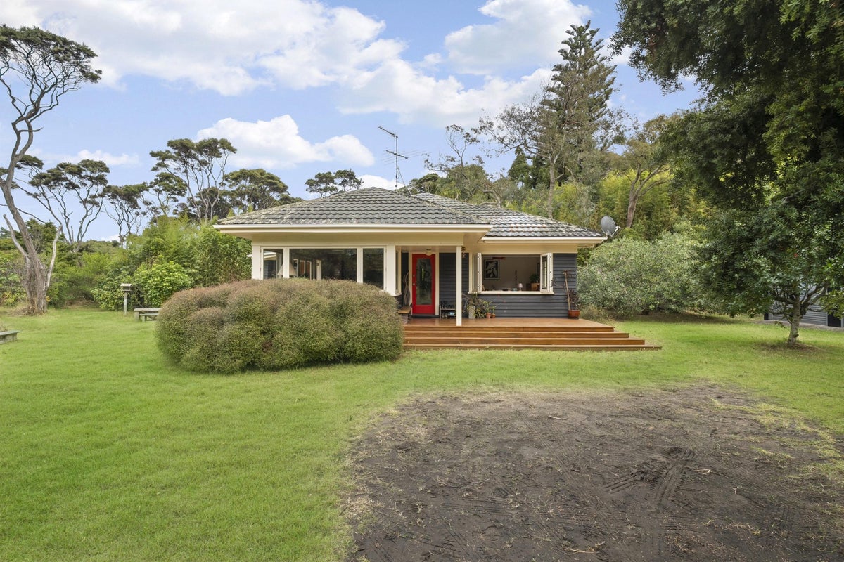 7 Tasman View Road, Henderson - Carousel 1