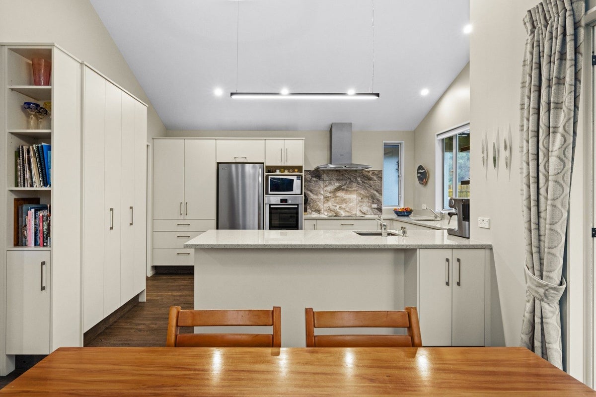 30 Pukekura Place, Taradale, Napier - Carousel 2