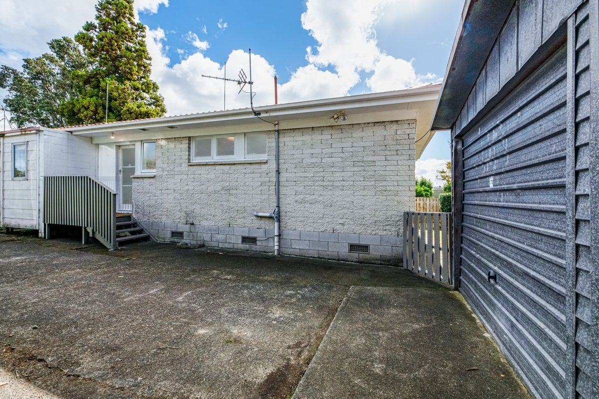2/219 Swanson Road, Henderson, Auckland - Carousel 11